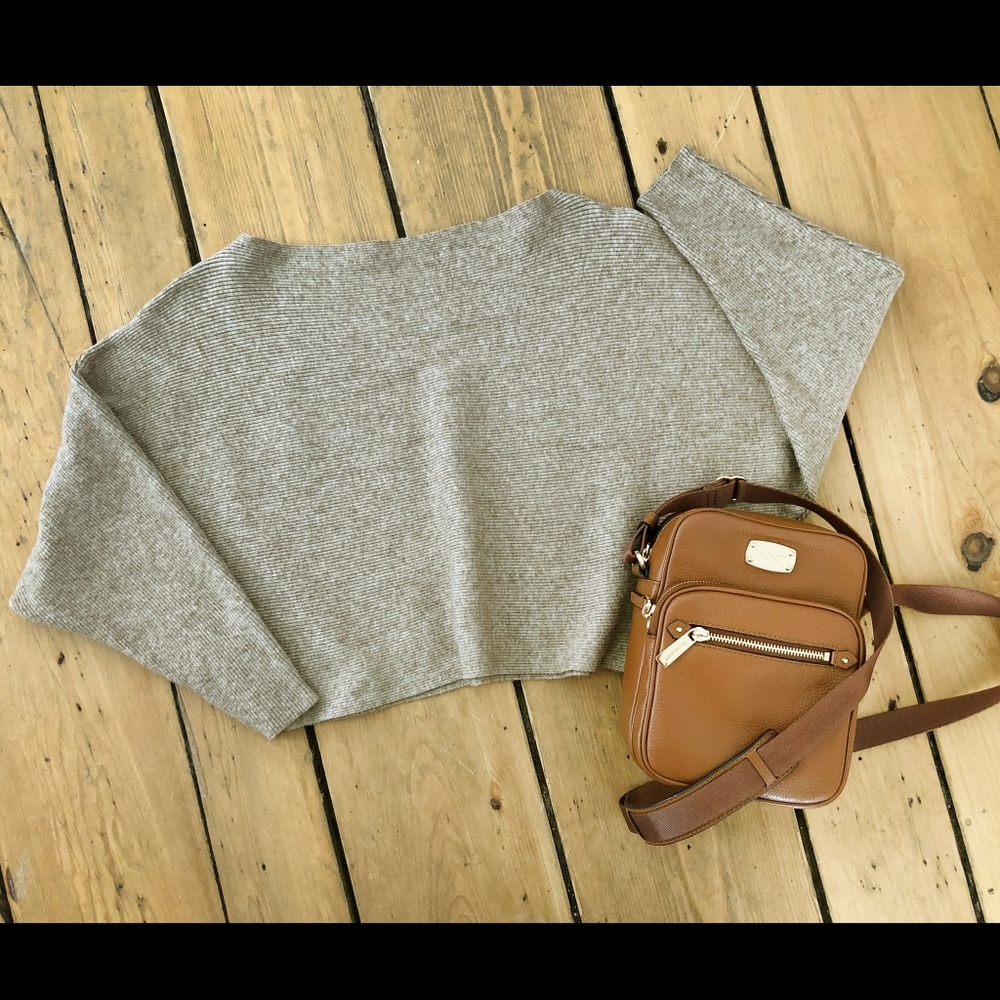 NASTY GAL beige cropped sweater Size M